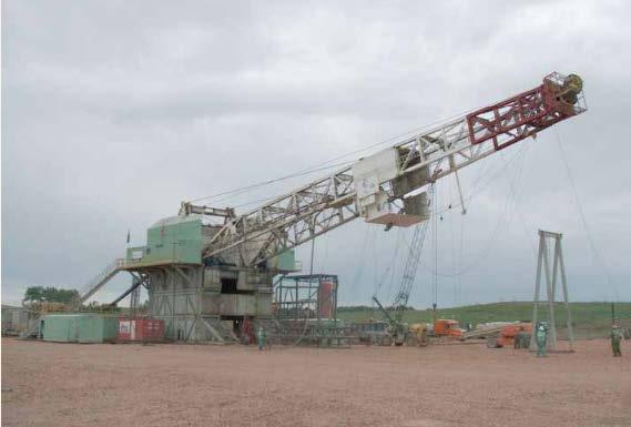 Raising the stern on a Bakken oil Derrick. Photo: Joshua Doubek